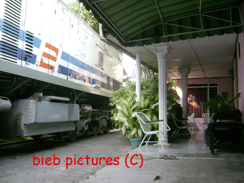 &#91;PICT&#93;Jalur-Jalur Kereta Api Extreem Hanya di indonesia