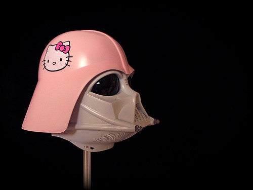 Semenjak Darth Vader jatuh cinta pada Hello Kitty.. Manisnyaa... &gt;,&lt;