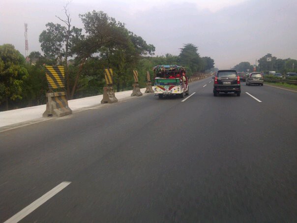 pencitraan-risma-saya-harus-yang-pertama-punya-mobil-listrik-its