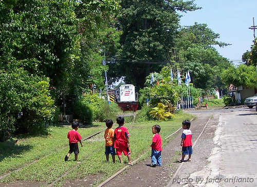 Jalur Kereta TerEXTREME Di Dunia Ada Di Indonesia!!