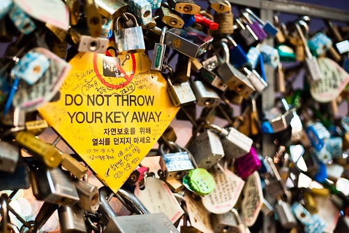 &quot;Love Lock&quot;, Mengabadikan Cinta lewat Gembok di N Seoul Tower