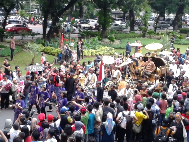 Meriahnya Pawai World Heritage Festival 2013 di kawasan Monas, Jakarta