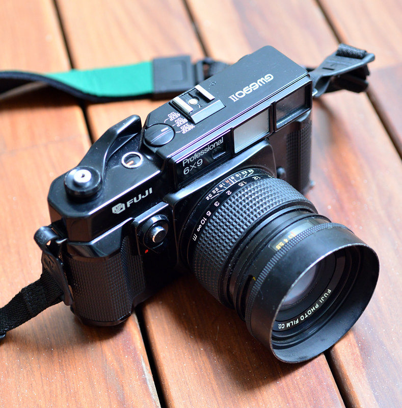 warung-ngumpul-penggemar-kamera-analog---part-4