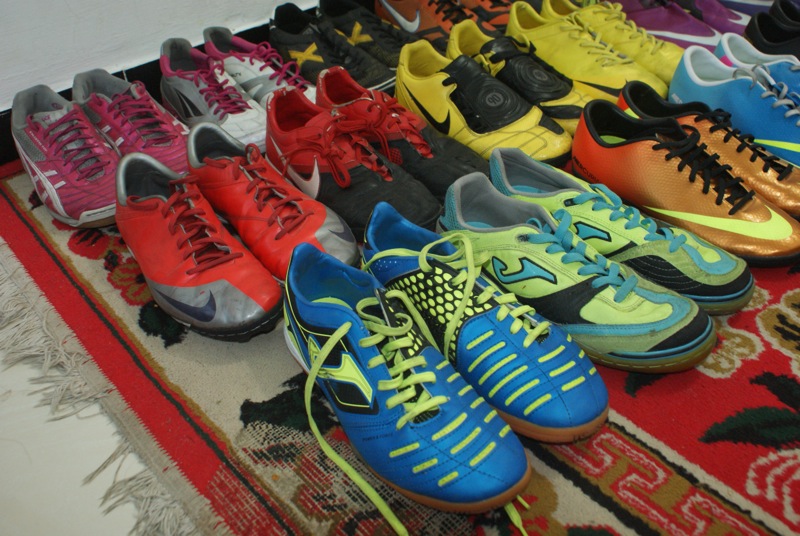 NIKE T7 Mercurial Mango Orange Volt White Volt Mizuno Wave Ignitus Size 42-42,5-43