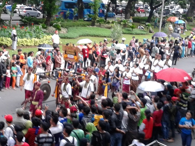 Meriahnya Pawai World Heritage Festival 2013 di kawasan Monas, Jakarta