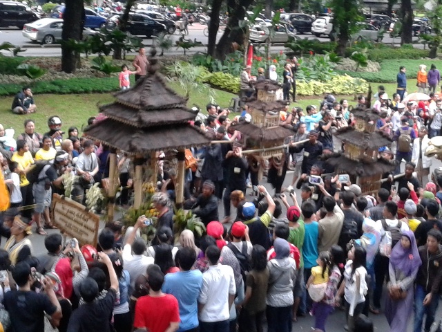 Meriahnya Pawai World Heritage Festival 2013 di kawasan Monas, Jakarta