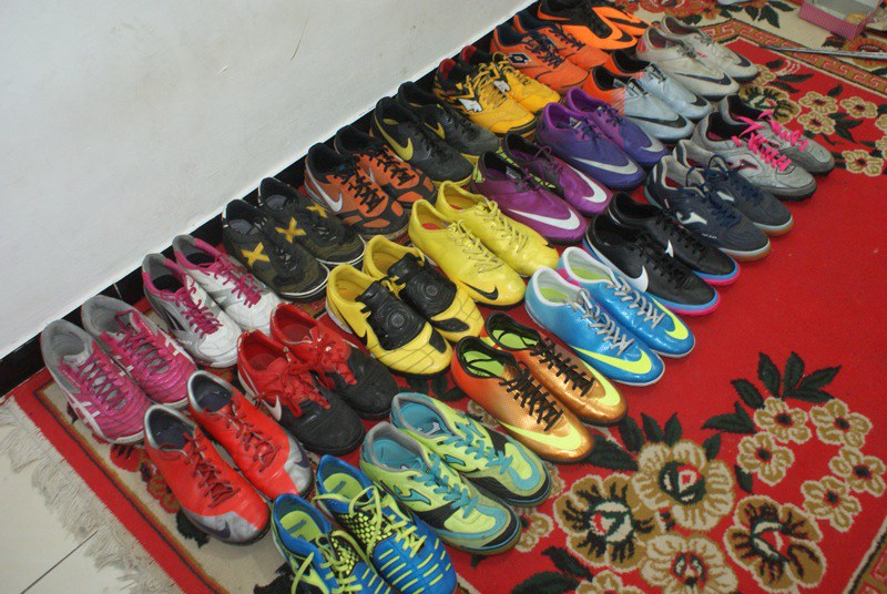 NIKE T7 Mercurial Mango Orange Volt White Volt Mizuno Wave Ignitus Size 42-42,5-43