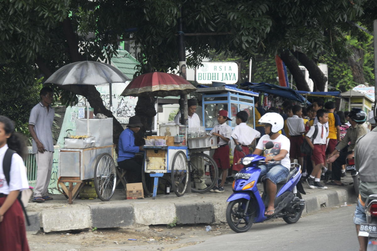 Trotoar di Indonesia, antara hak pejalan kaki dengan kenyataan yang ada