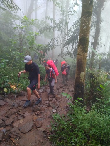 &#91;CatPer&#93; Indahnya sunrise di Surya Kencan. Enggak kalah bagus sama di puncak Gede.