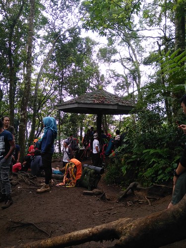 &#91;CatPer&#93; Indahnya sunrise di Surya Kencan. Enggak kalah bagus sama di puncak Gede.