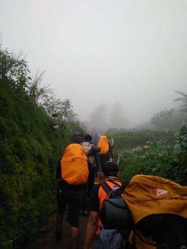 &#91;CatPer&#93; Indahnya sunrise di Surya Kencan. Enggak kalah bagus sama di puncak Gede.