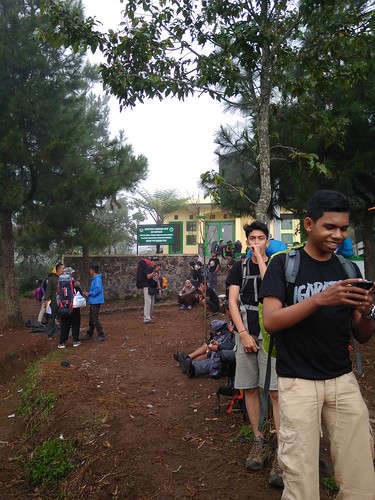 &#91;CatPer&#93; Indahnya sunrise di Surya Kencan. Enggak kalah bagus sama di puncak Gede.