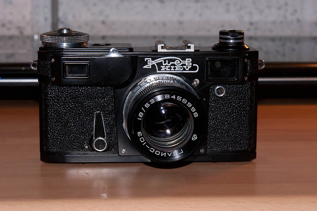 warung-ngumpul-penggemar-kamera-analog---part-4