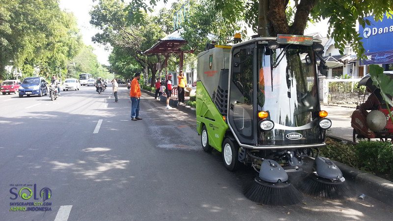 Kota Ane Pake Benda Ini Gan Buat Bersih-Bersih Jalan