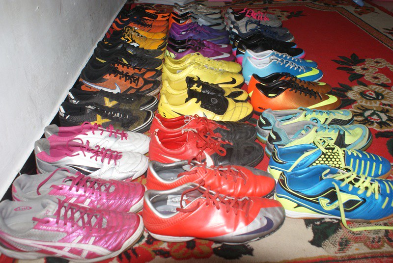 NIKE T7 Mercurial Mango Orange Volt White Volt Mizuno Wave Ignitus Size 42-42,5-43