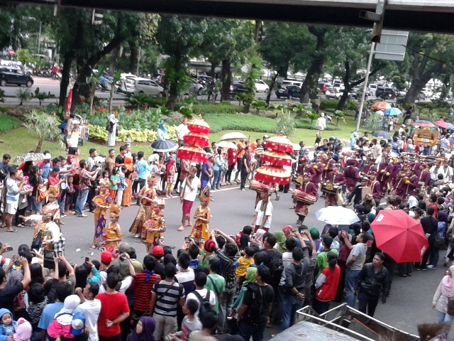 Meriahnya Pawai World Heritage Festival 2013 di kawasan Monas, Jakarta