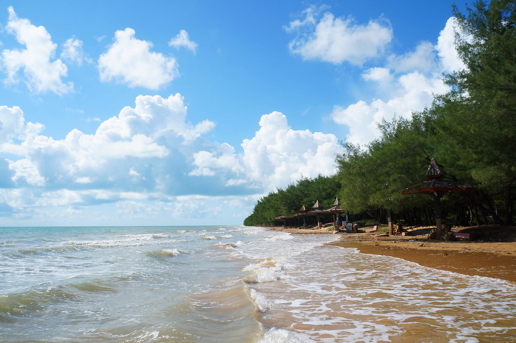 ~~~Pantai lombang sumenep, a hidden paradise in madura with, panta dengan cemara u~~~