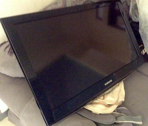 **WTS SAMSUNG LCD 32" RUSYAK**