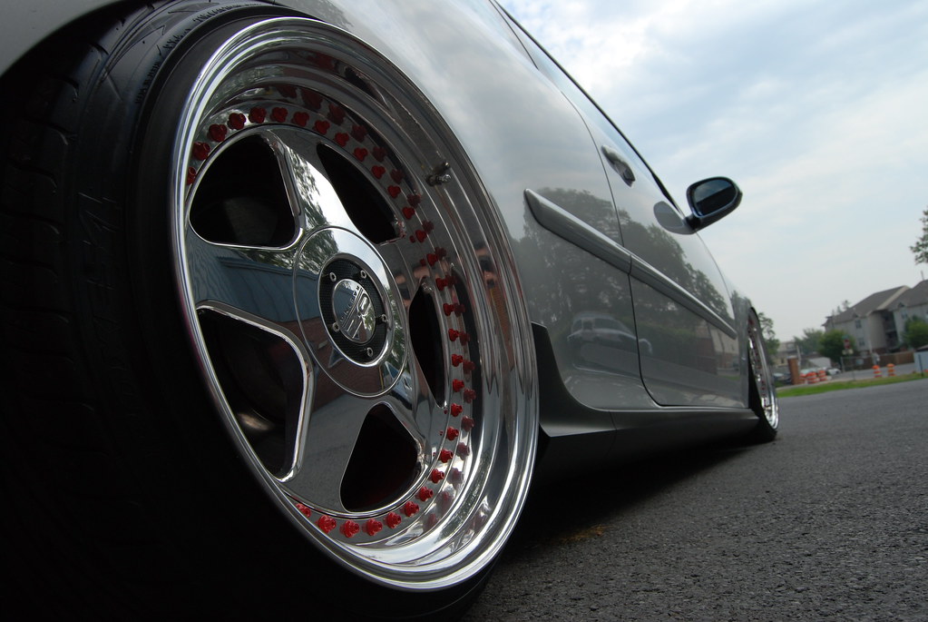 FOR SALE : TOYO TIRES T1R 245/40r19 99%condition!!!
