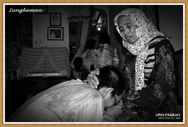 Mengenal Tradisi Sungkeman pada Masyarakat Jawa