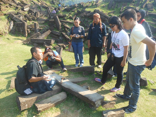 Megalith Gunung Padang Jabar, Stone Henge Versi Indonesia