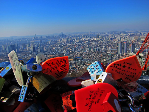 &quot;Love Lock&quot;, Mengabadikan Cinta lewat Gembok di N Seoul Tower