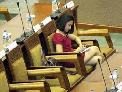 Kerjaan Anggota DPR (D) tu Ngapain aja sich Gan????