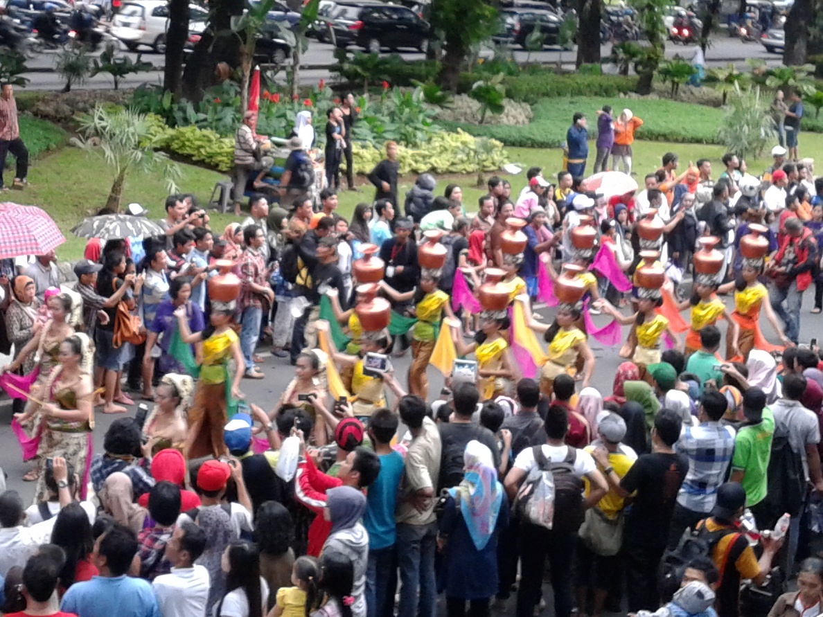 Meriahnya Pawai World Heritage Festival 2013 di kawasan Monas, Jakarta