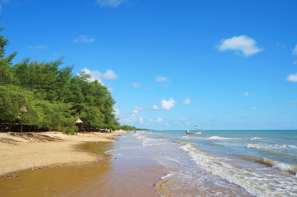 ~~~Pantai lombang sumenep, a hidden paradise in madura with, panta dengan cemara u~~~