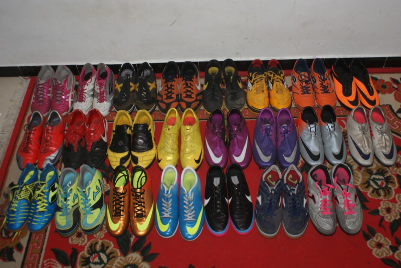 NIKE T7 Mercurial Mango Orange Volt White Volt Mizuno Wave Ignitus Size 42-42,5-43