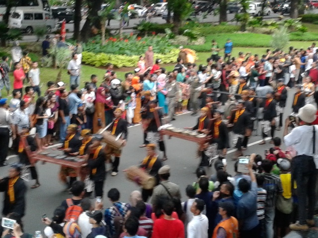 Meriahnya Pawai World Heritage Festival 2013 di kawasan Monas, Jakarta