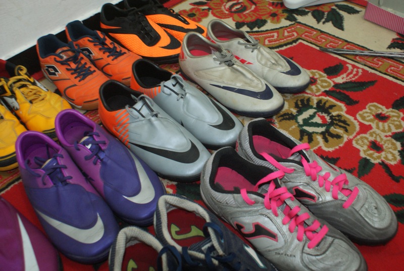 NIKE T7 Mercurial Mango Orange Volt White Volt Mizuno Wave Ignitus Size 42-42,5-43