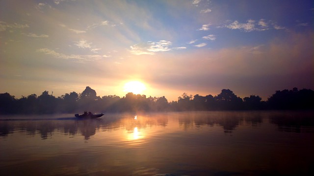 nongkrong-bareng-kamera-henpon