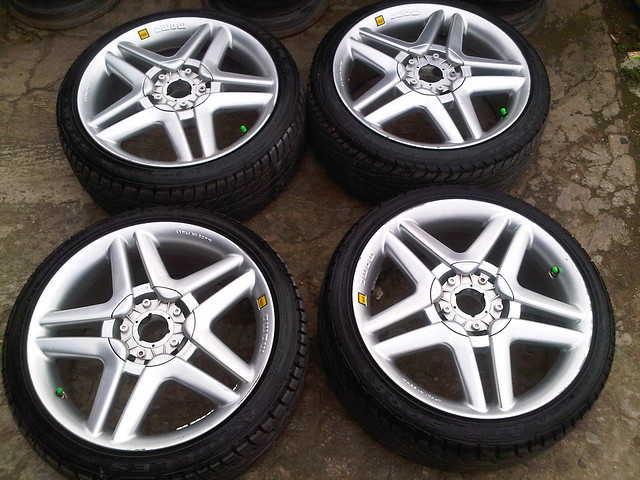 Terjual Momo Ferrari Engineering Alloy Rims Wheels | KASKUS