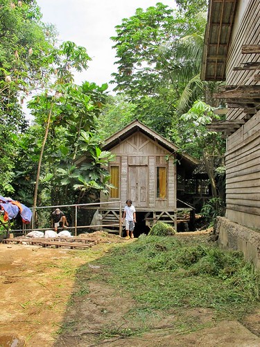 LIBURAN SERU DI KAMPUNG 99 PEPOHONAN, DEPOK