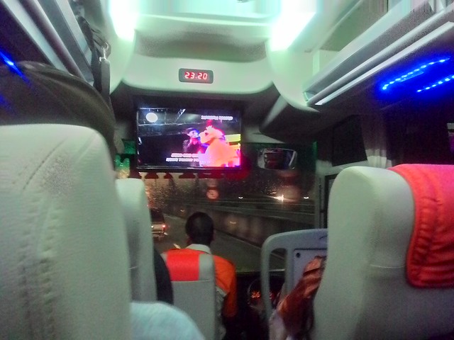 Bus Sugeng Rahayu Vs 2 Truk, 2 Tewas, 7 Terluka 