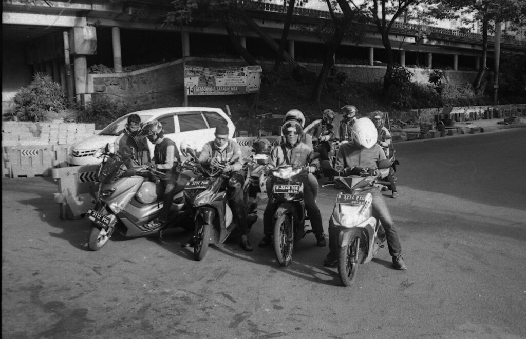 warung-ngumpul-penggemar-kamera-analog---part-5