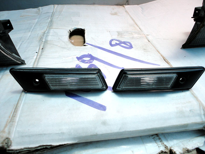 FOR SALE : CLEAR CORNER LIGHT + TURN SIGNAL LAMP E34 OEM BMW MADE IN GERMANY