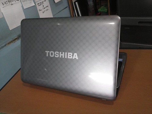 LAPTOP/NOTEBOOK TOSHIBA SATELLITE L745 CORE I3 MURAH/HRG NEGO/MULUS/COD BANDUNG