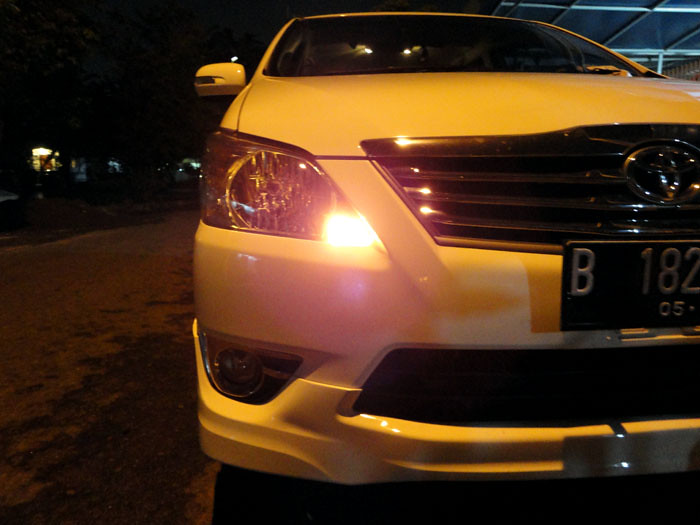 FOR SALE : Philips Amber City Lights WY5W 12396 (Lampu Senja Amber Sensor FRIENDLY)