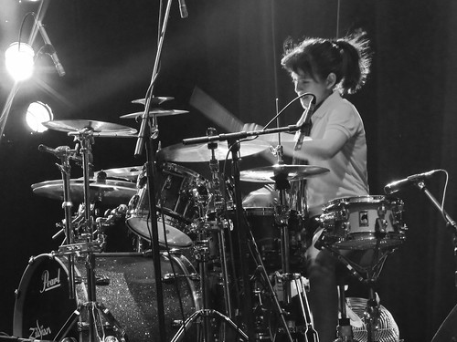 Drummer Wanita Yang Dimiliki Oleh Indonesia