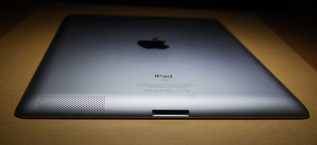 IPAD 3 (NEW IPAD) 64 GB Wifi 4G 100% MULUS!!!! + CASE