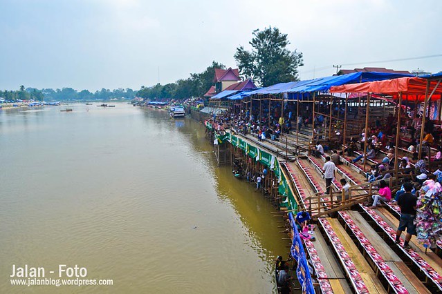 &#91;Travelista&#93; Serunya Pacu Jalur Kuansing