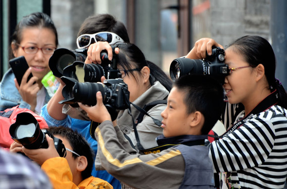 Bocah2 di China sudah menggunakan kamera DSLR mahal