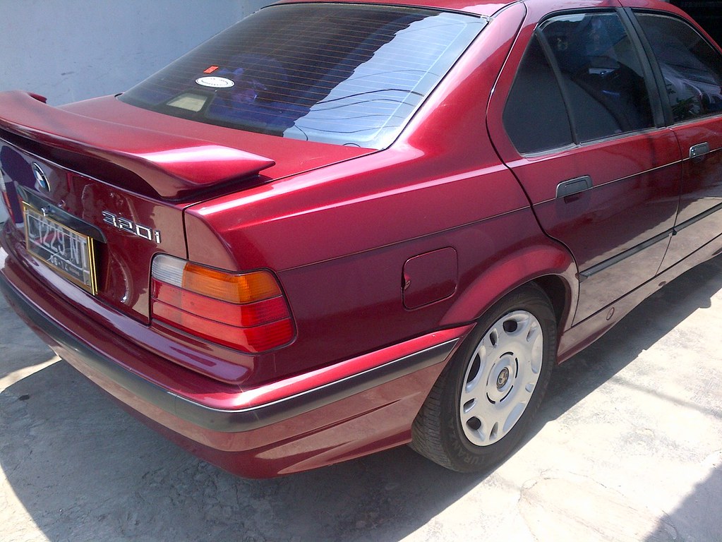 BMW 318i Merah Metalik 1992 ( BOXER) Mulus siap pakai SURABAYA