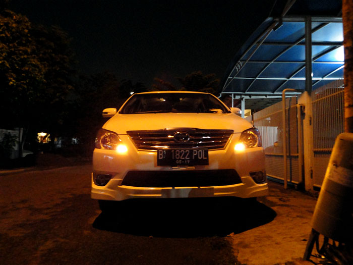 FOR SALE : Philips Amber City Lights WY5W 12396 (Lampu Senja Amber Sensor FRIENDLY)
