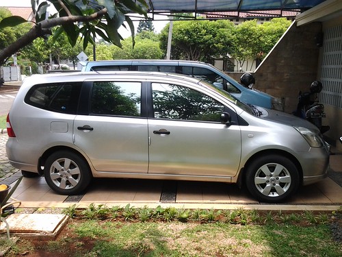 wts grand livina xv silver m/t 2008 lihat gan