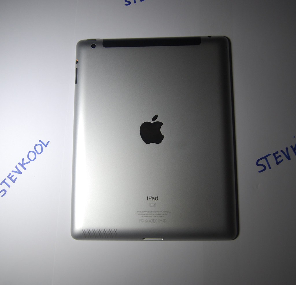 IPAD 3 (NEW IPAD) 64 GB Wifi 4G 100% MULUS!!!! + CASE