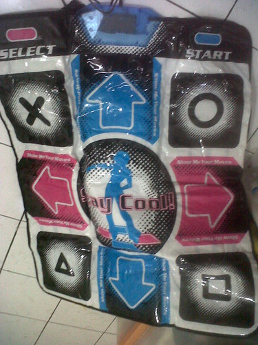 Karpet DDR (dance) masih mulus kinclong!!