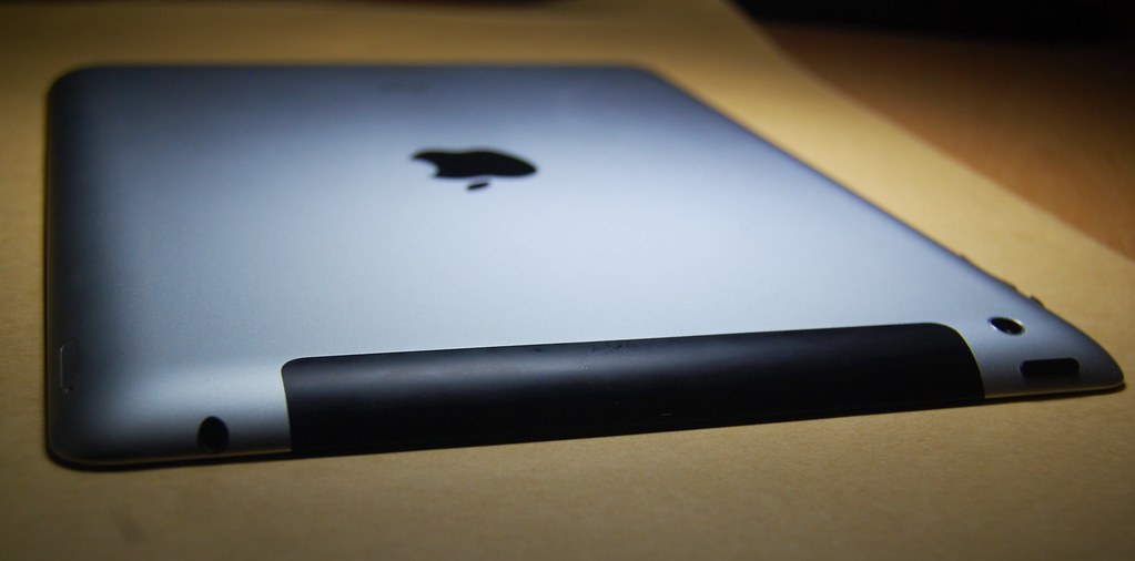IPAD 3 (NEW IPAD) 64 GB Wifi 4G 100% MULUS!!!! + CASE